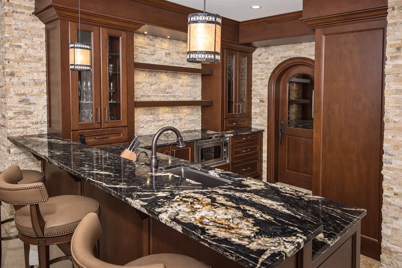 Finished residence — Bar
