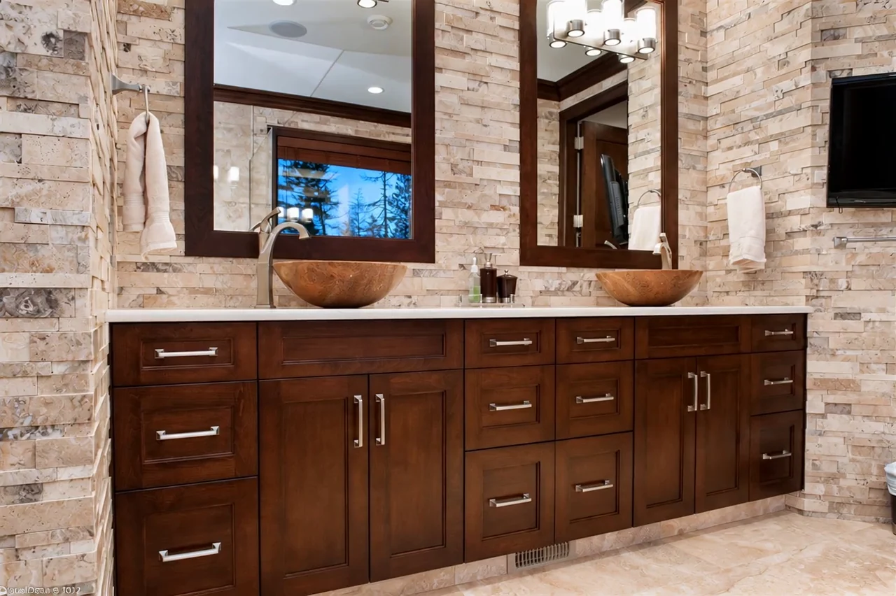 Finished residence — Bathroom