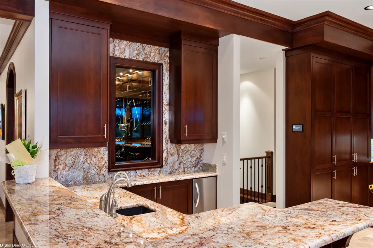 Finished residence — Bar