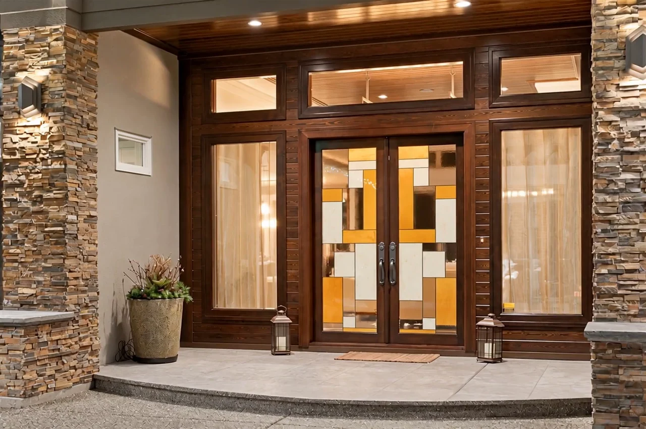 Finished residence — Entrance