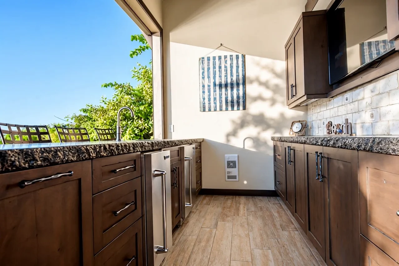 Finished residence — 06 / Outdoor kitchen