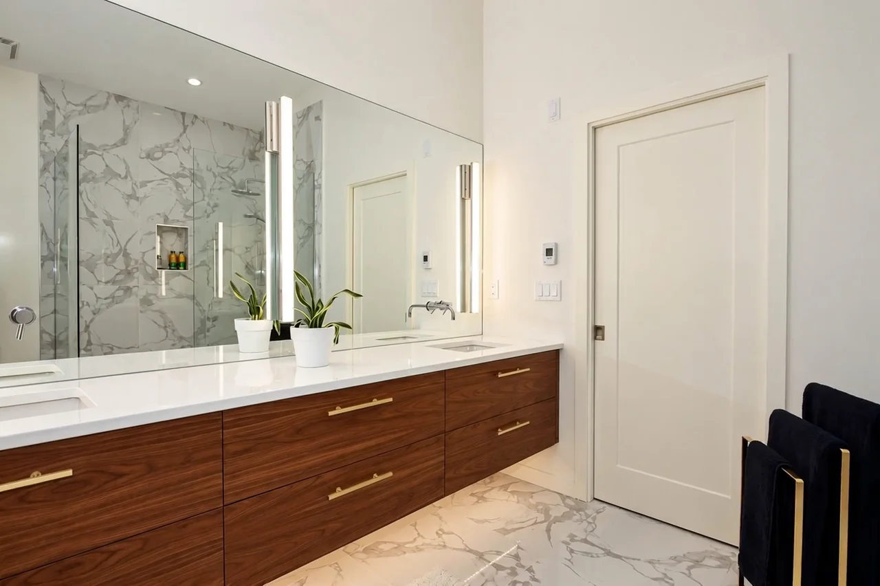 Finished residence — Bathroom